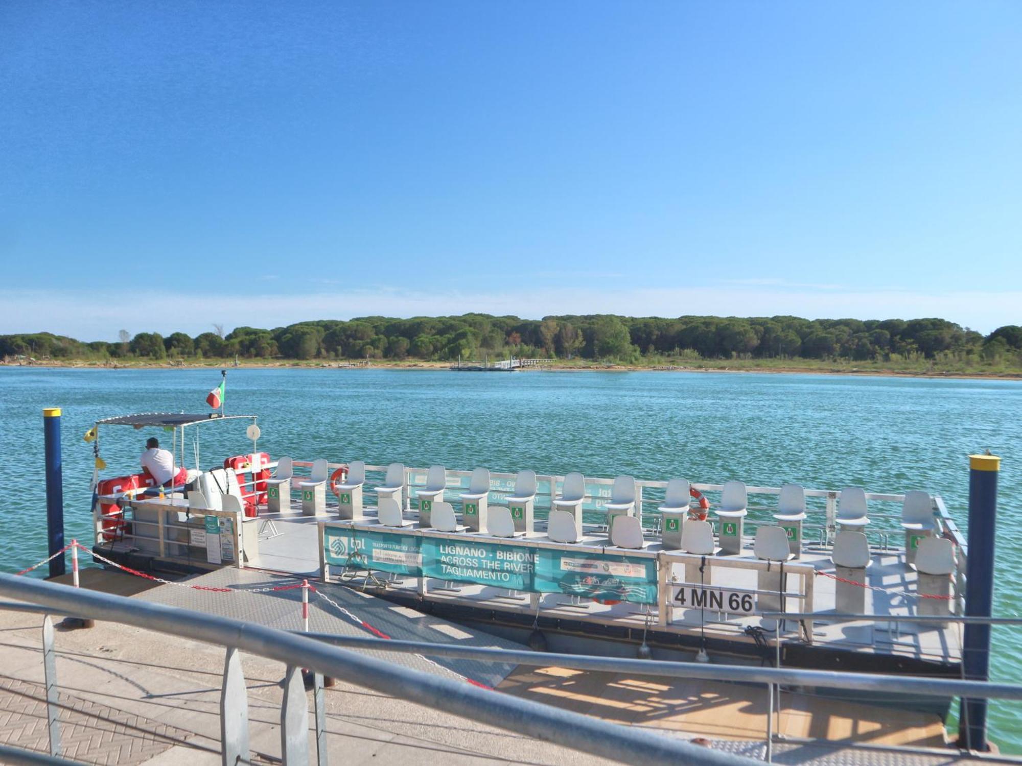 Alideco Apartment Lignano Sabbiadoro Bagian luar foto