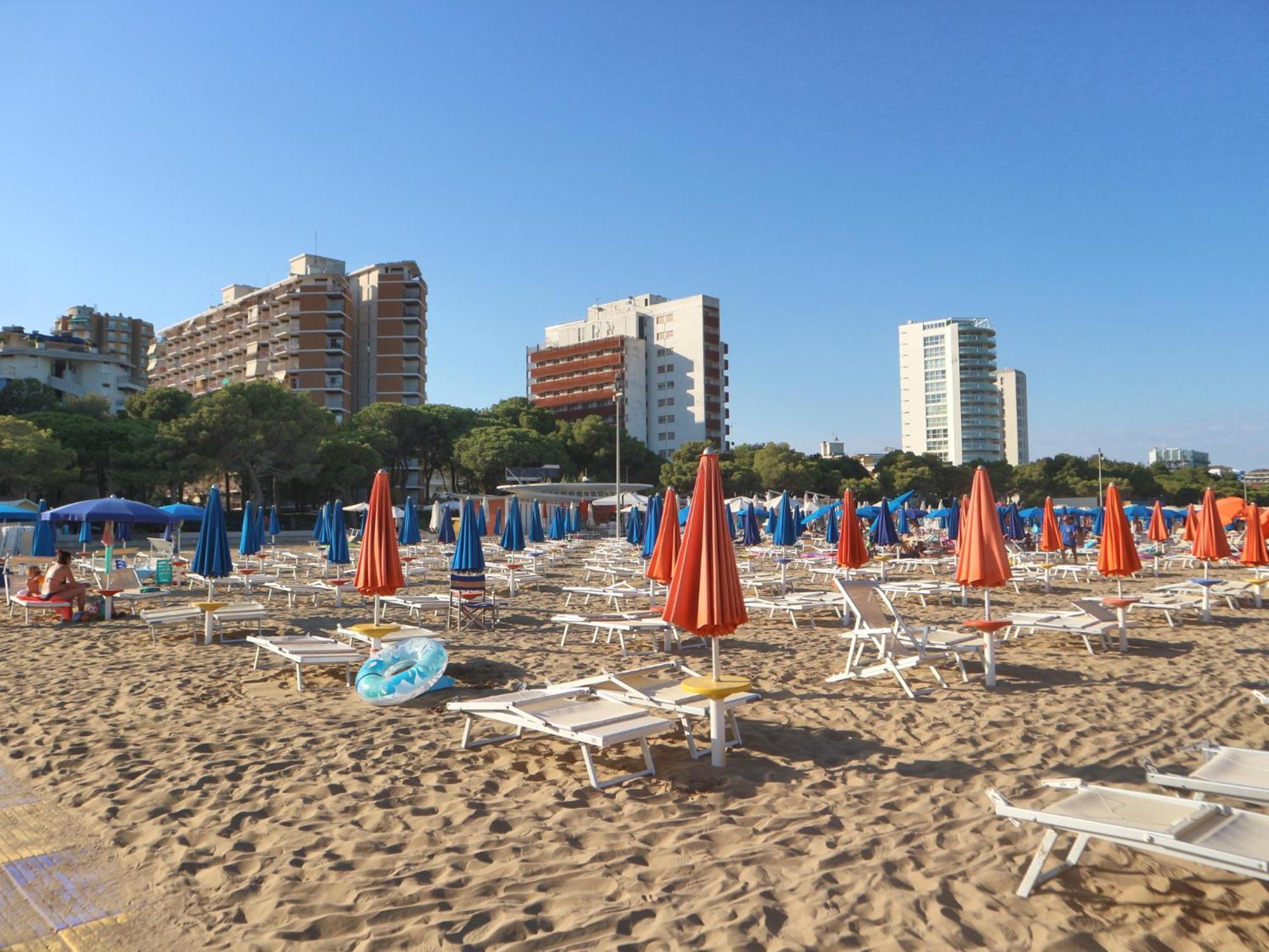 Alideco Apartment Lignano Sabbiadoro Bagian luar foto