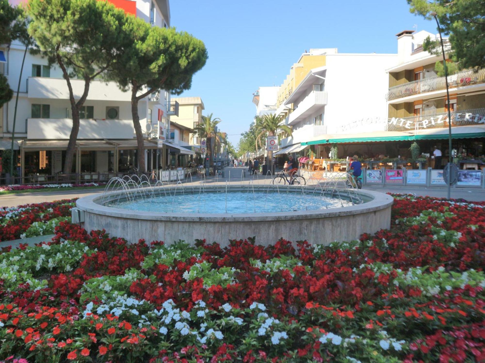 Alideco Apartment Lignano Sabbiadoro Bagian luar foto