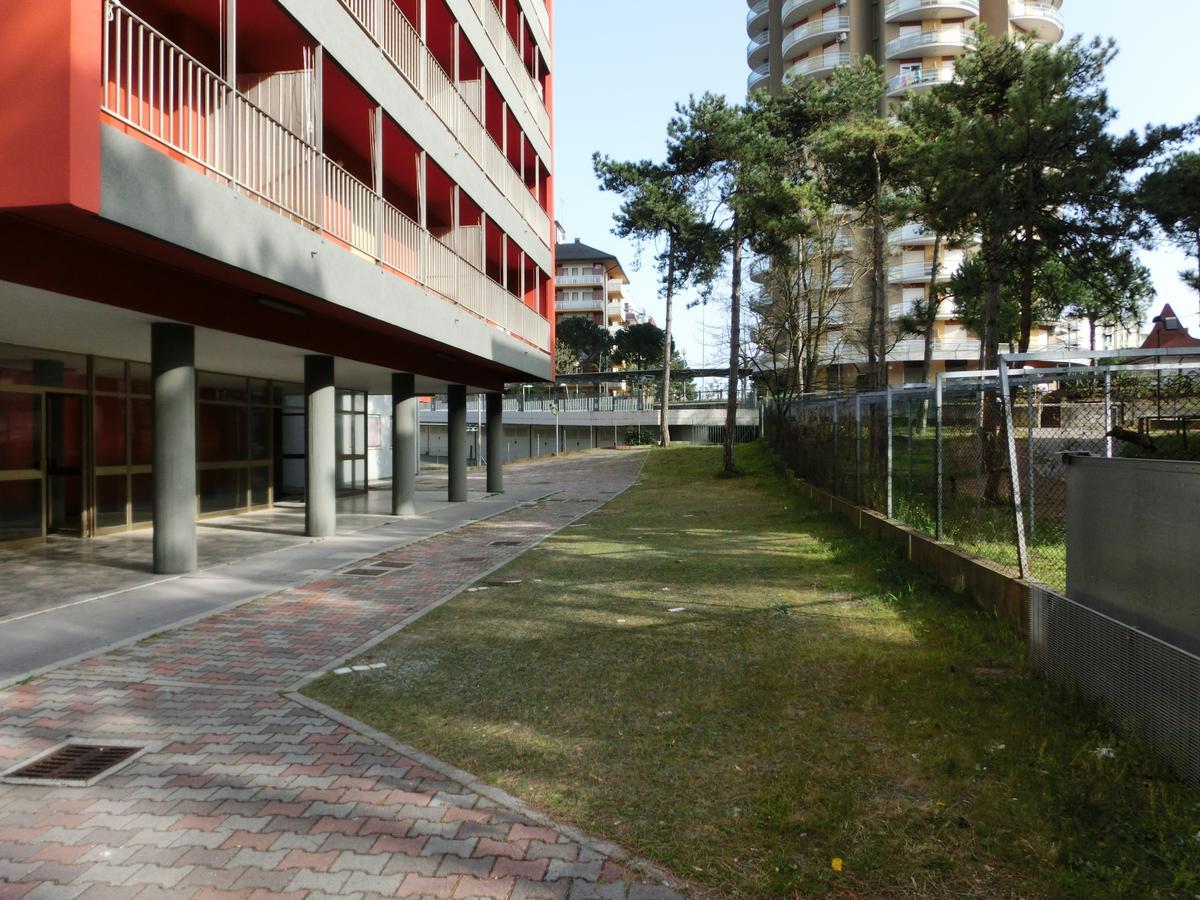 Alideco Apartment Lignano Sabbiadoro Bagian luar foto