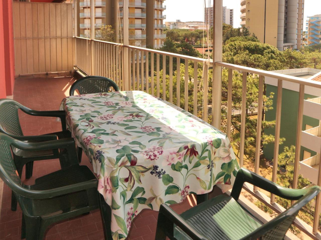 Alideco Apartment Lignano Sabbiadoro Bagian luar foto